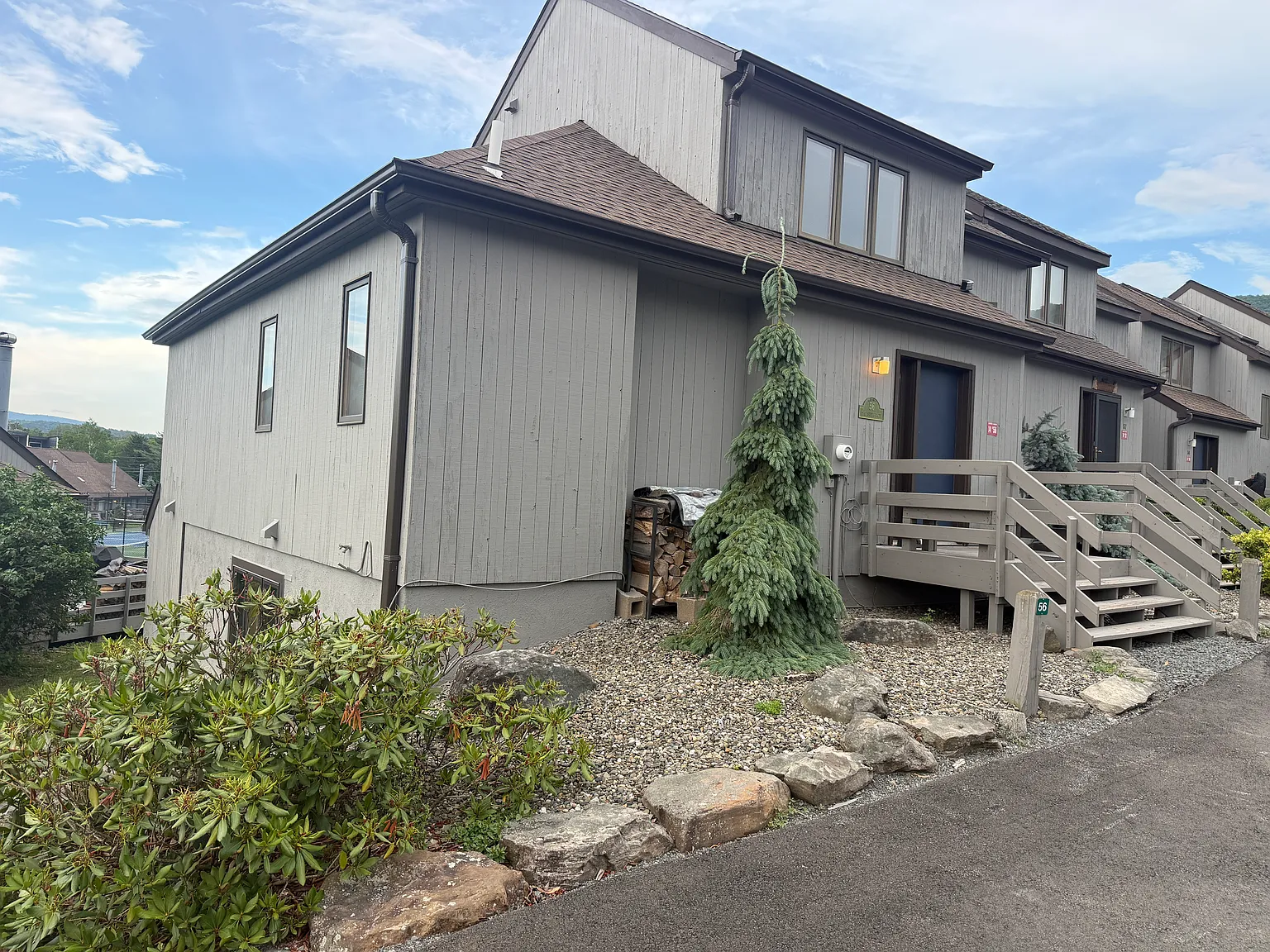 4 bed, 2650 sqft, $9,000 — Photo 2