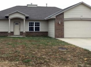 1209 E 7th St, Douglass, KS 67039