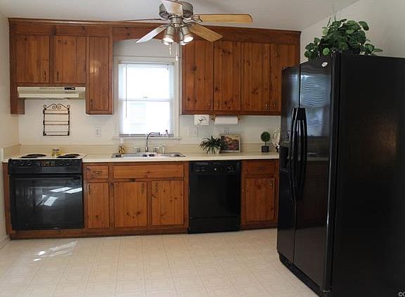 3rd image of 8908 Leisure Ln