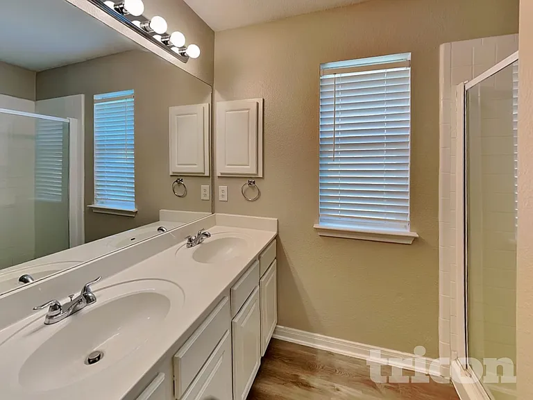 352 Meadow Park — Photo 6