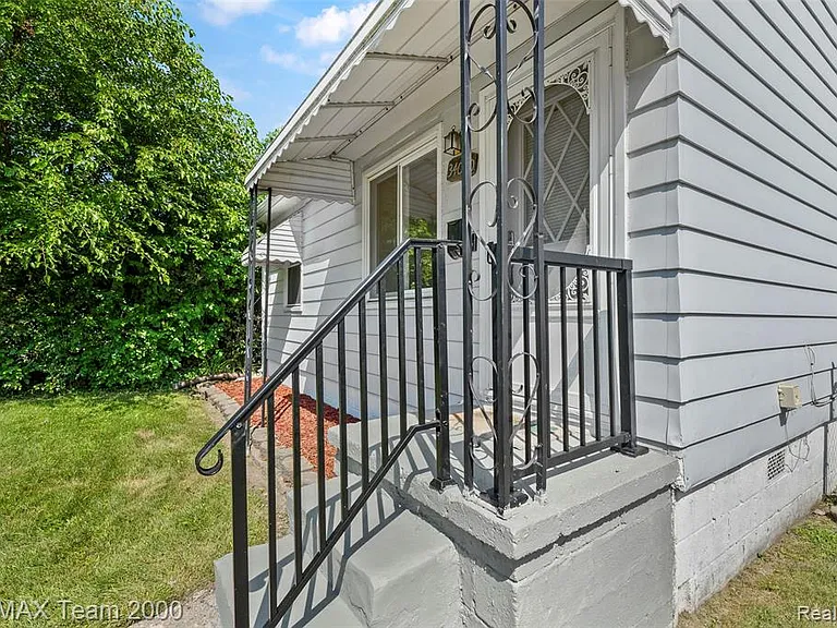 34080 Harroun St — Photo 7