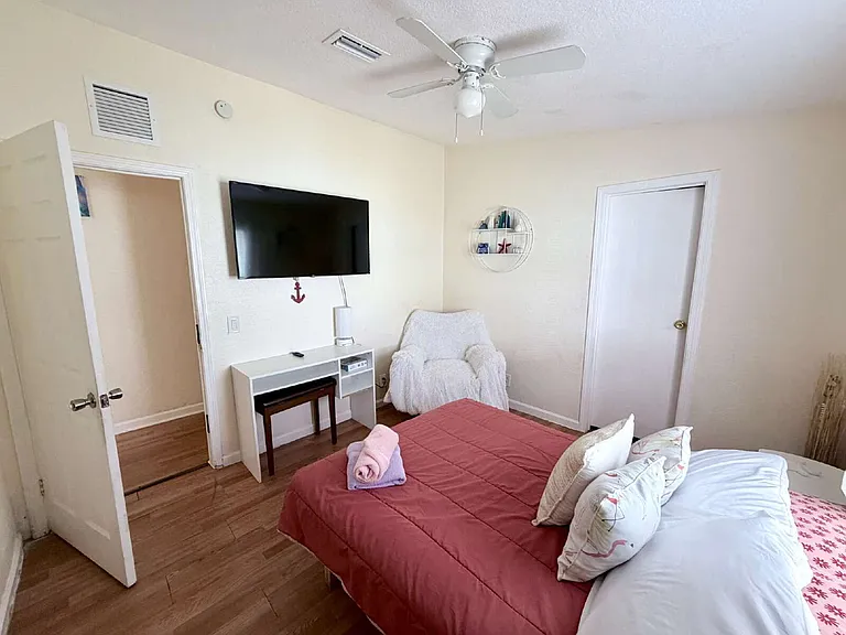 716 21st St #3 — Photo 36