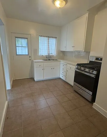 12820 Penn St — Photo 4