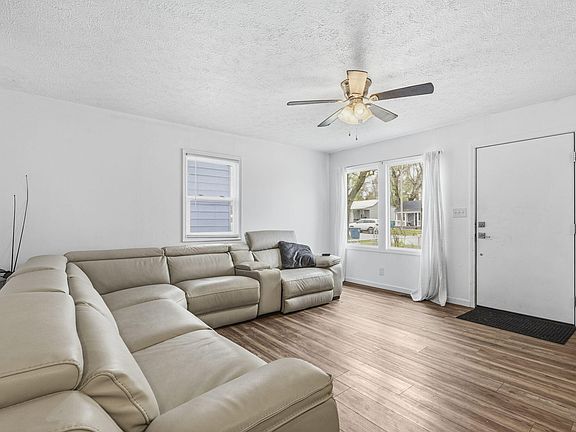 5th image of 910 S Nettleton Avenue