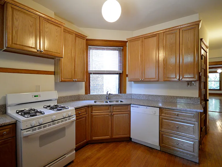 859 W Fletcher St #3 — Photo 6