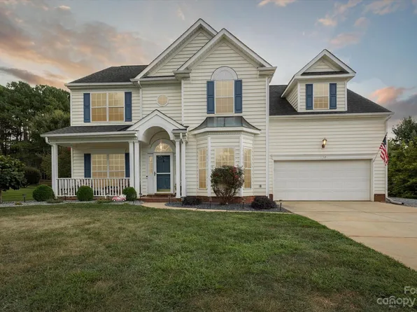 132 Spring Grove Dr, Mooresville, NC 28117
