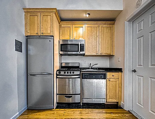 Rented by Manhattan Realty Group | media 4