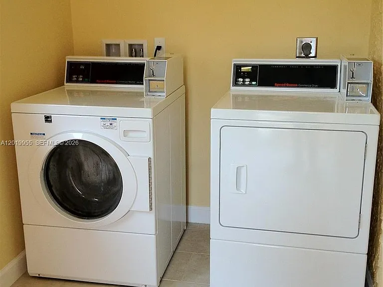 221 SW 9th Ave #2 — Photo 31