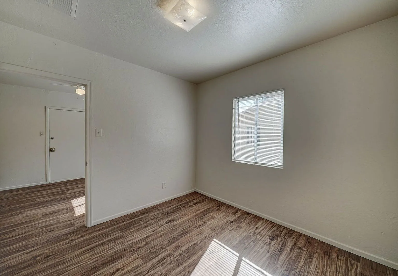 1 bed, 1.0 bath, 616 sqft, $999 — Photo 1