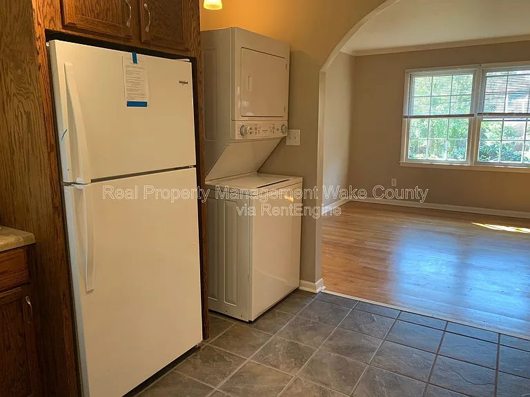 806 Chamberlain St — Photo 8