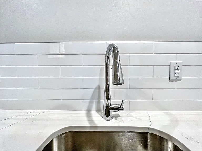 501 W Mulberry St — Photo 8