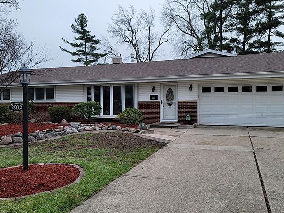 2nd image of 2015 Burr Oaks Dr