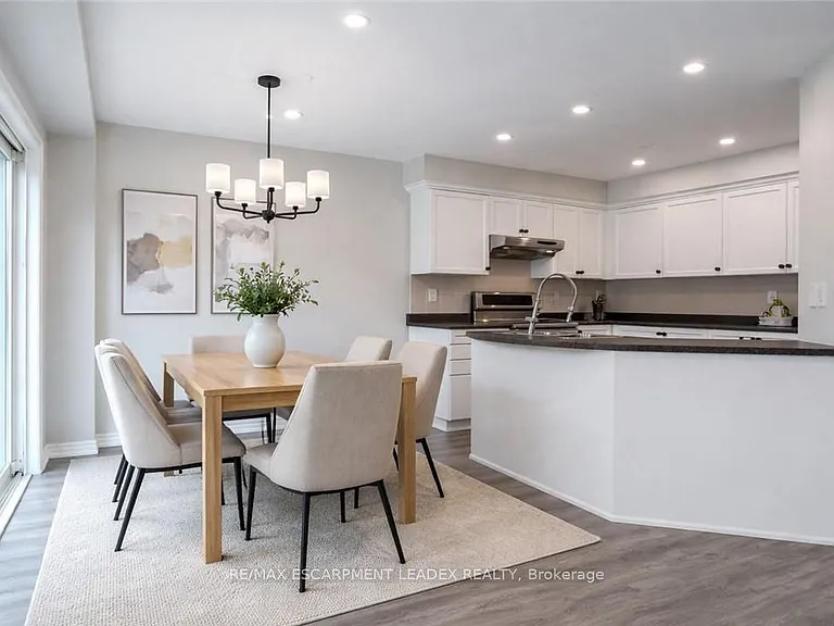 7 Hollinrake Ave — Photo 6