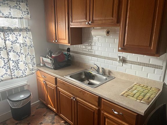 2nd image of 680 Wellwood Ave APT 3