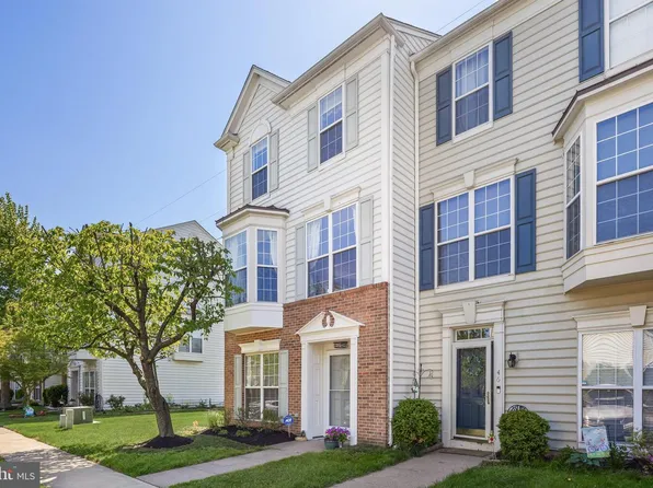 48 Snowberry Ln, Delran, NJ 08075