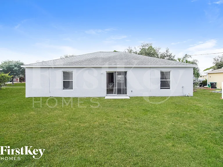 721 Carlyle Ave SE — Photo 17