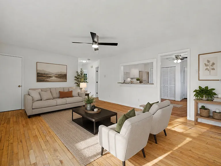 300 Marlin Dr — Photo 2