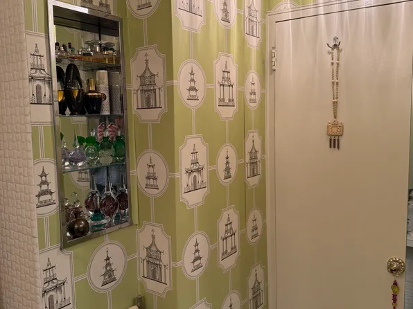 118 East 60th Street image 9 of 9