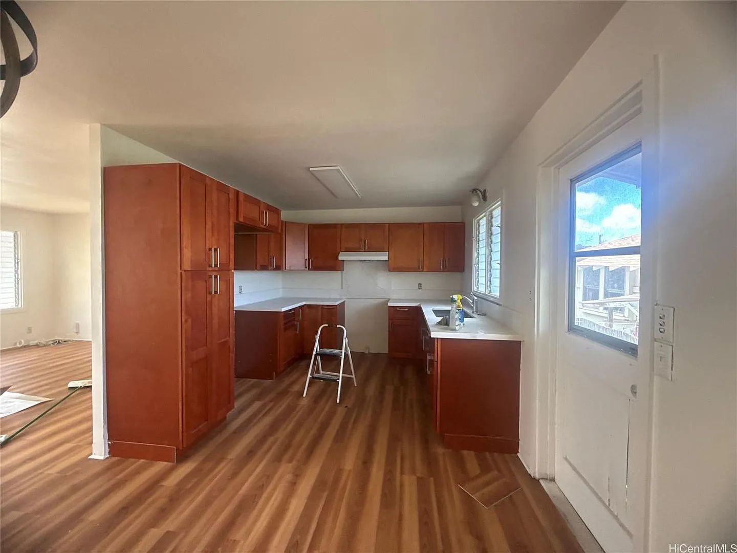 Single Family 3 Bedroom/1 Bath — Photo 2
