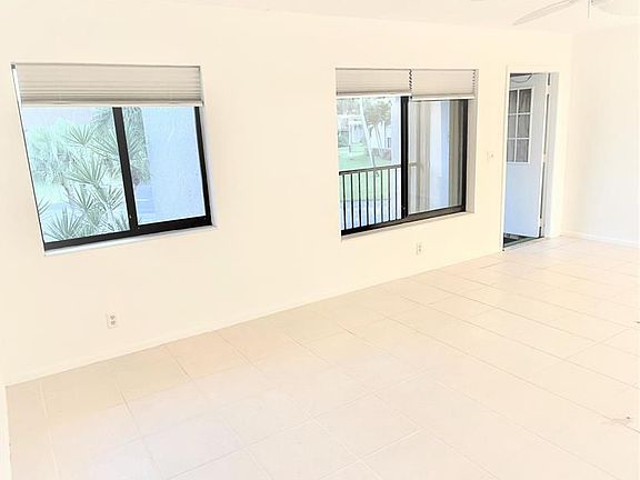3rd image of 509 Shady Pine Way APT D2