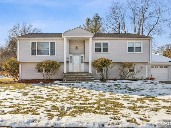129 3rd St, Cresskill, NJ 07626