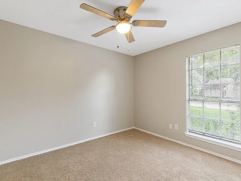 18067 Garden Manor Dr — Photo 5
