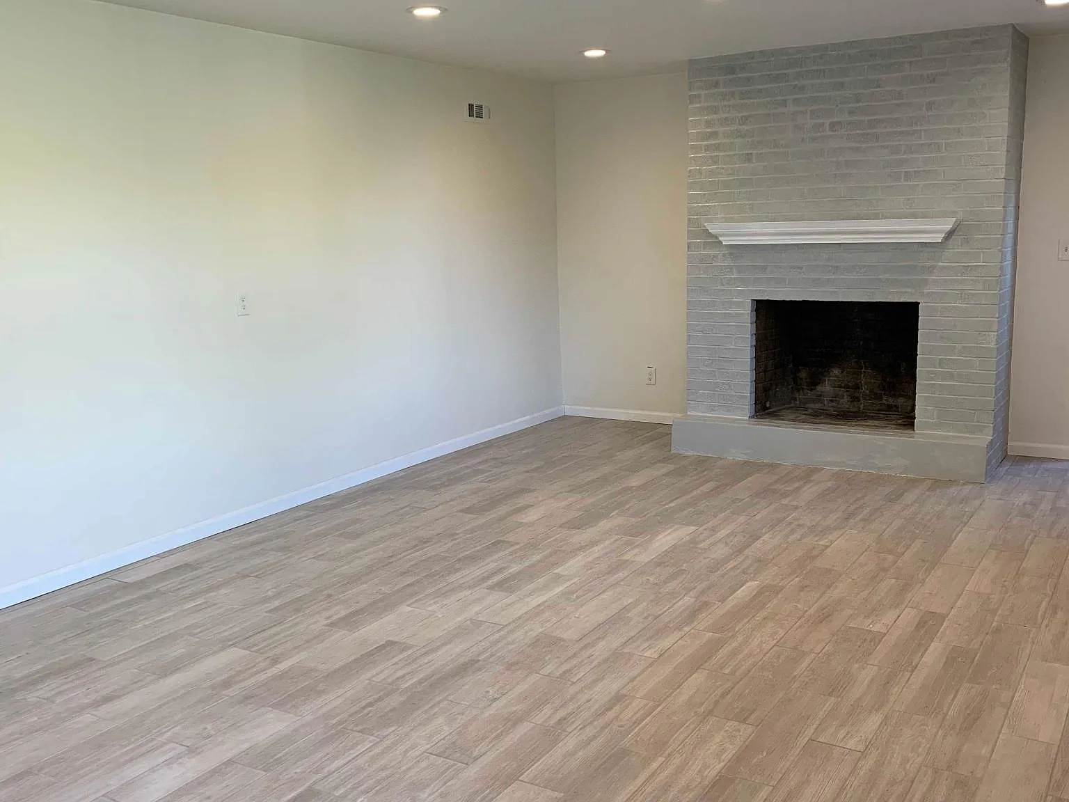 1205 Alexandria Dr — Photo 4