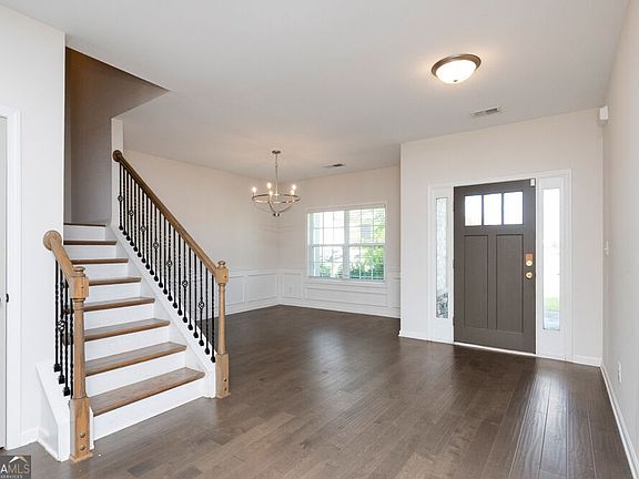 2nd image of 325 Pearl Moss Ln