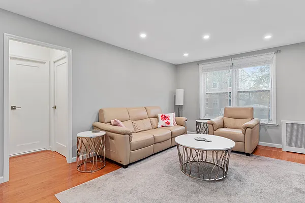 Sold by Remax Edge | media 4