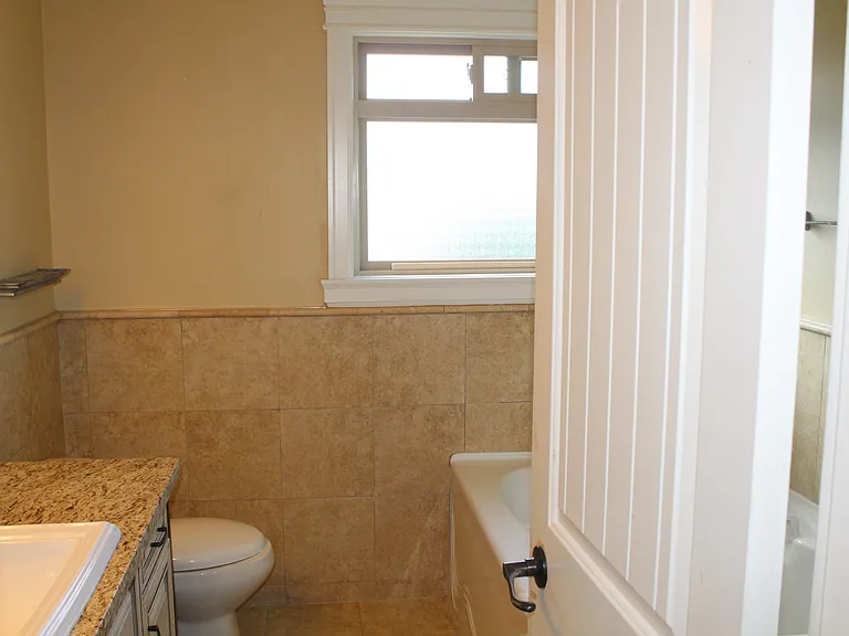 19670 71a Ave #UPPER TWO LEVEL — Photo 32