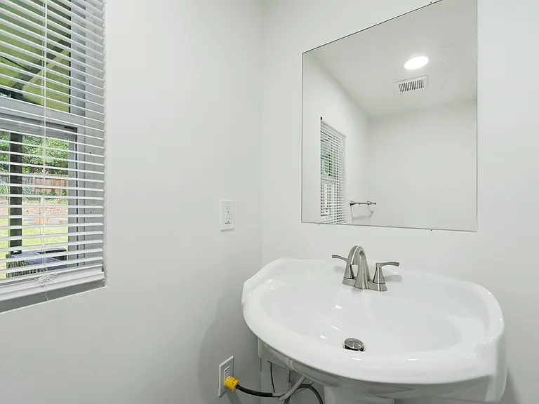 6300 Creekford Dr — Photo 17