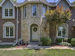 11135 Hubbard Rd, Kansas City, KS 66109