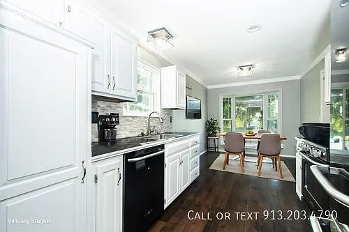 Up-to-date 3 or 4 bedroom split-level #582 — Photo 3