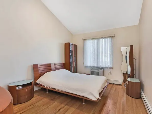 4817 Bedford Avenue image 3 of 17