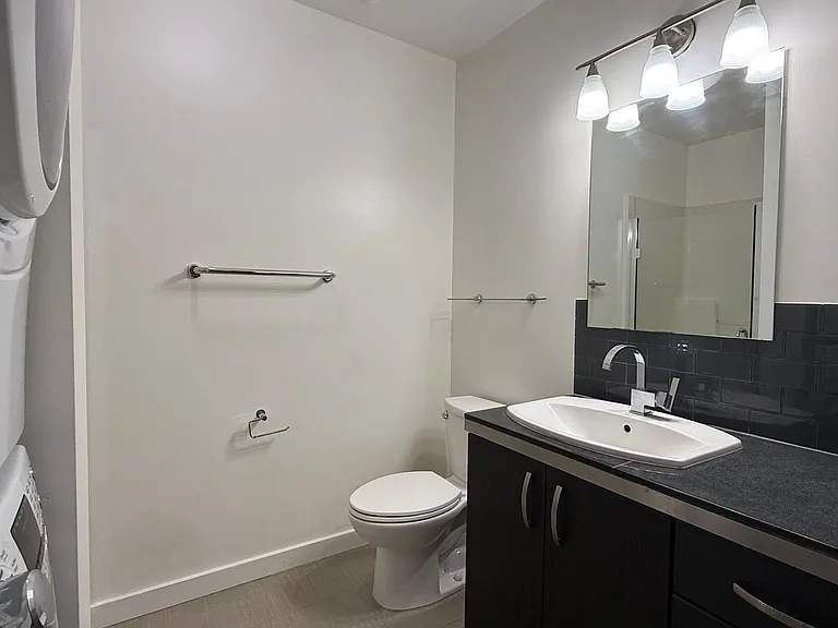 Park Place Apartments | 877 East Park Street — Photo 4