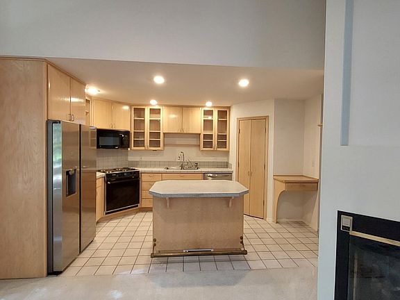 4th image of 260 Fairbreeze Dr