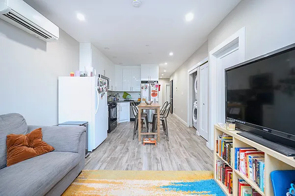 Sold by Remax Edge | media 12