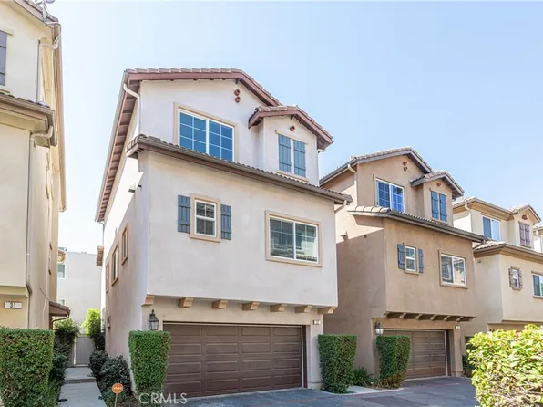 6840 De Celis Pl APT 32, Van Nuys, CA 91406