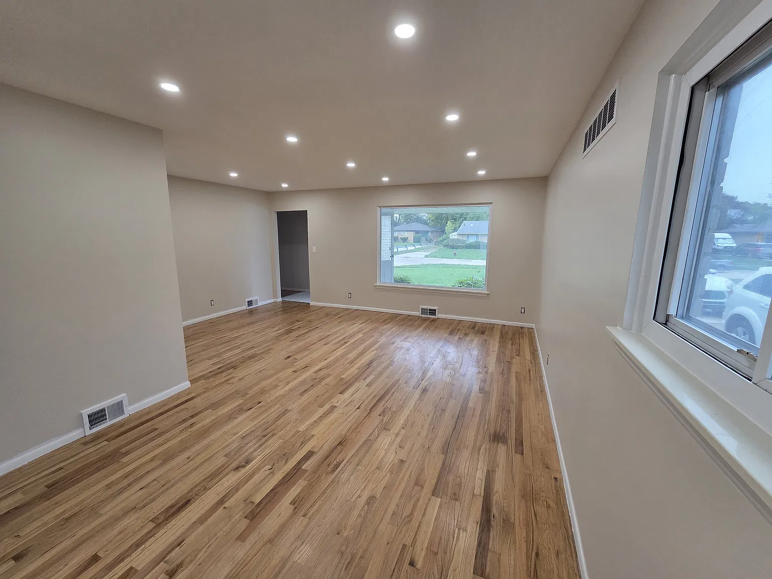 3 bed, 1577 sqft, $2,400 — Photo 2