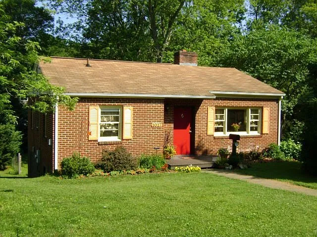 1017 Sheridan Ave photo 1