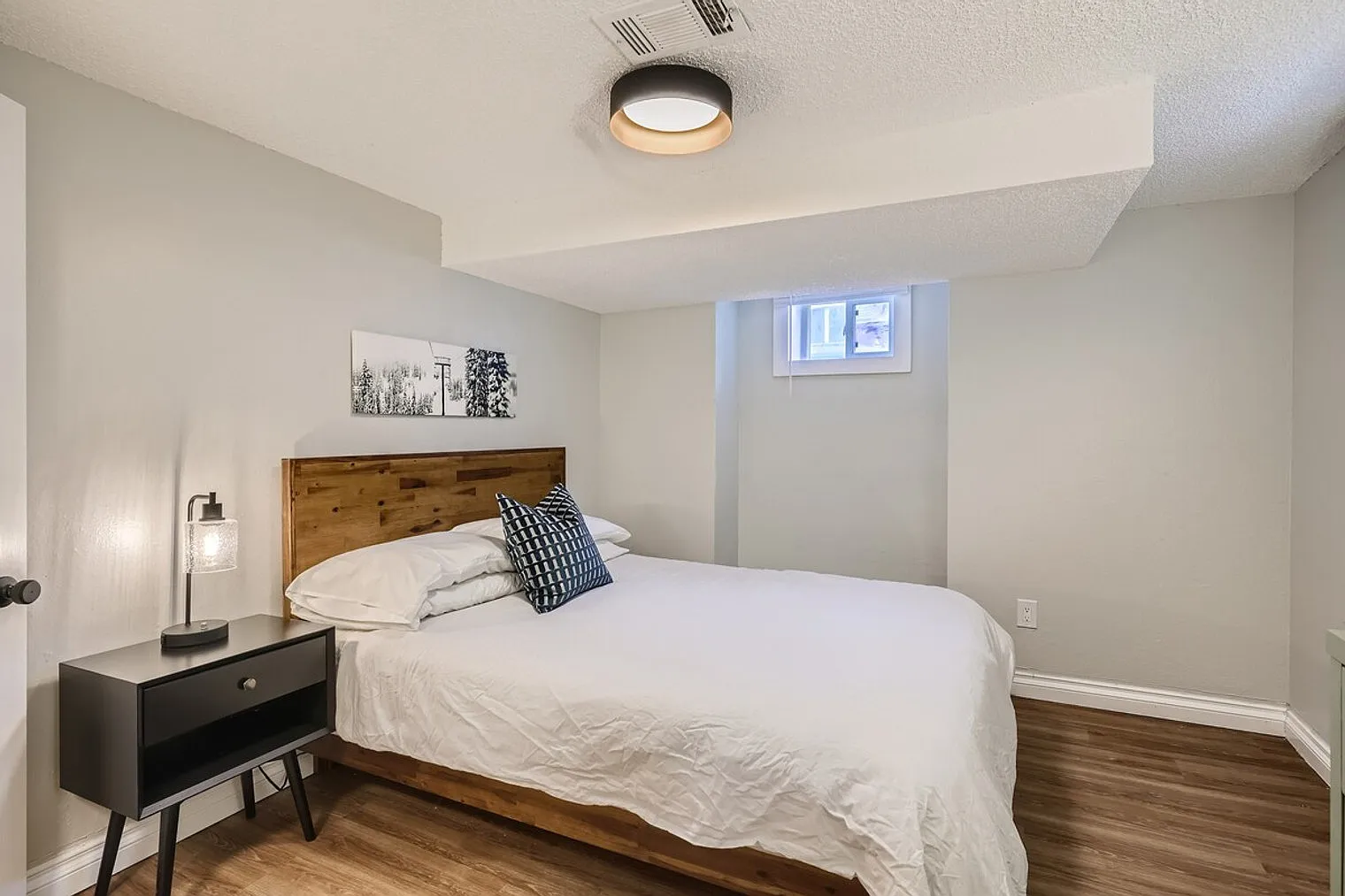 1 bed, 1.0 bath, 731 sqft, $2,563 — Photo 2
