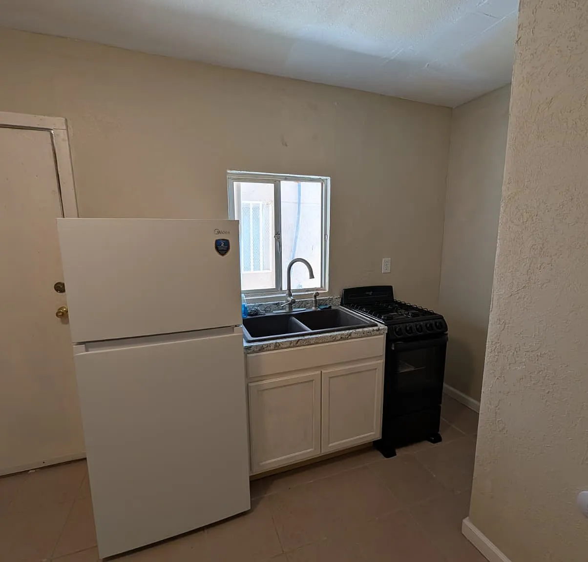 Studio, 180 sqft, $599 — Photo 4