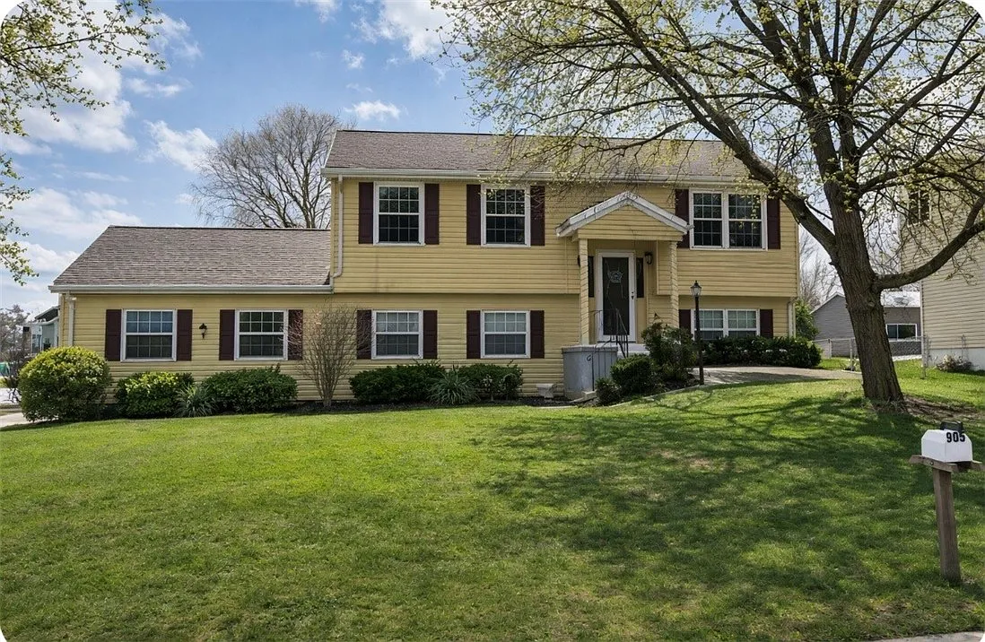 325 Meadowbrook Pkwy E photo 1