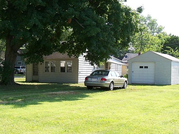 2nd image of 702 Pierce Ave