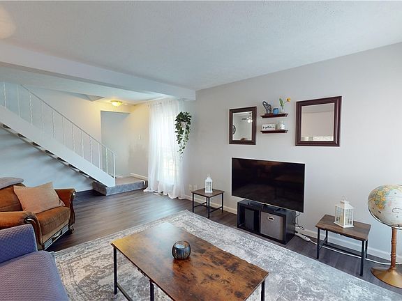 3rd image of 7993 Puritan Dr