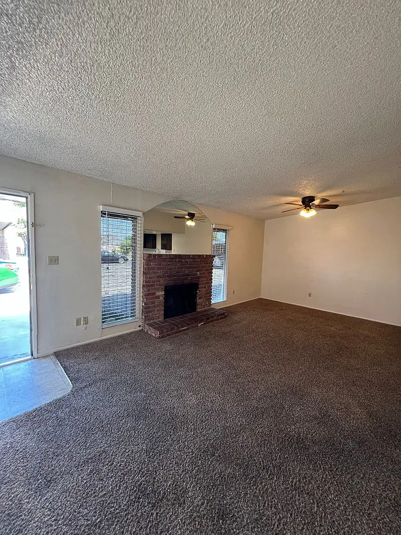 McCourry St 3300 - 3316 — Photo 3