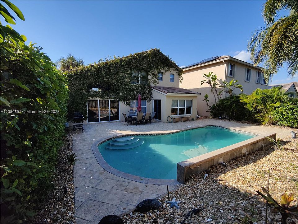 1st image of 4842 Victoria Cir