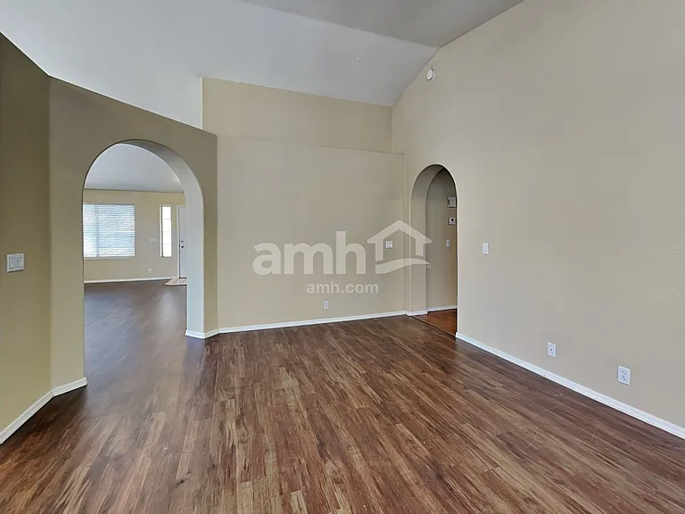 2312 E Lockwood St — Photo 6