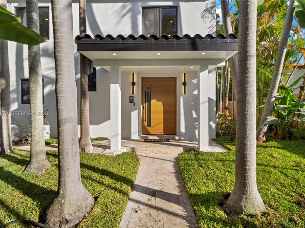 435 W 43rd St, Miami Beach, FL 33140