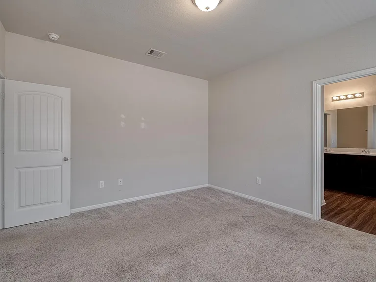 108 Kleberg Ct — Photo 13